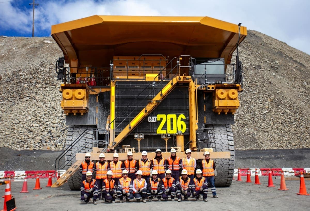 Antamina amplía su flota de camiones ultraclase de 400 toneladas con Caterpillar y Ferreyros