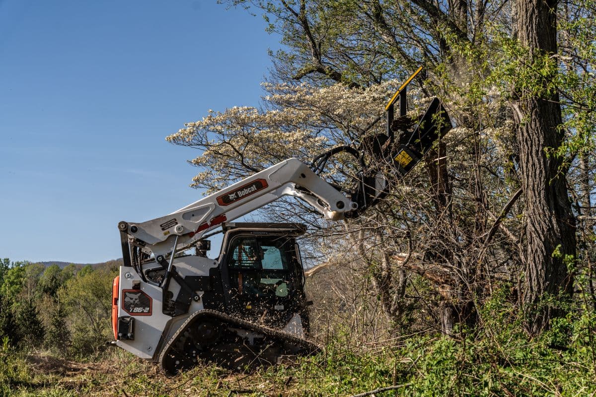 Bobcat presenta el Paquete de Gestión de Terrenos para el Cargador de Orugas Compacto T86-2