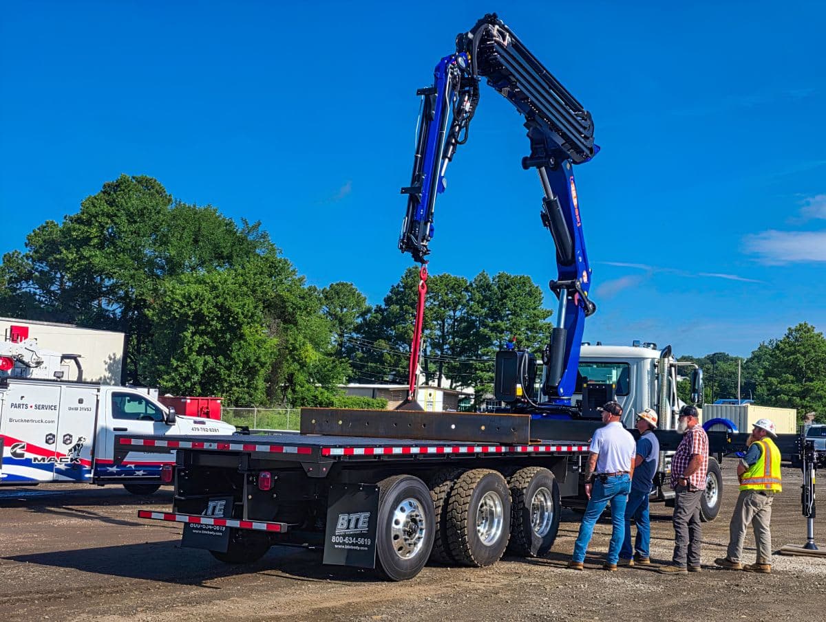 WW Builders Inc. incorpora una grúa articulada Tadano PM a su flota