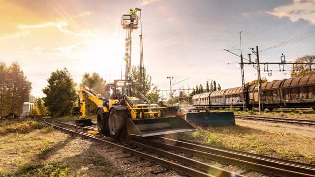 Huddig presenta el 1370 TIGON G2, cargador-excavadora híbrido multifuncional