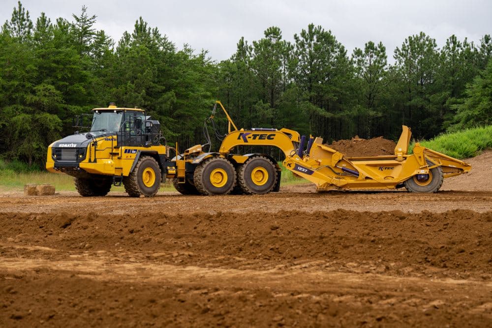Komatsu aprueba la integración del scraper K-Tec 1237 con su nuevo camión articulado HM460-6