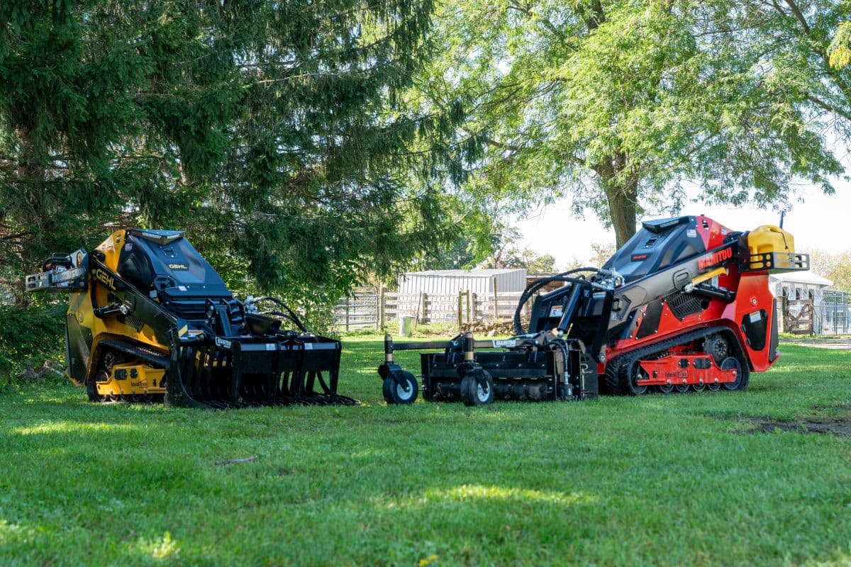 Manitou y Gehl lanzan nuevas minicargadoras compactas de orugas tipo stand-on SRT