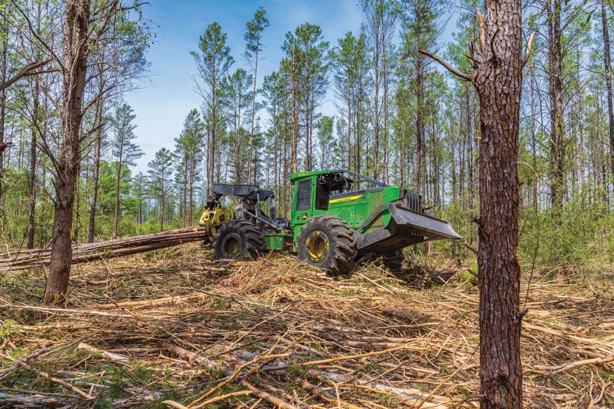 John Deere presenta nueva configuración del skidder 648L-III para operaciones de reforestación